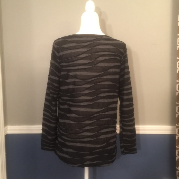 Black wavy women's long sleeve - Picture 3 of 6